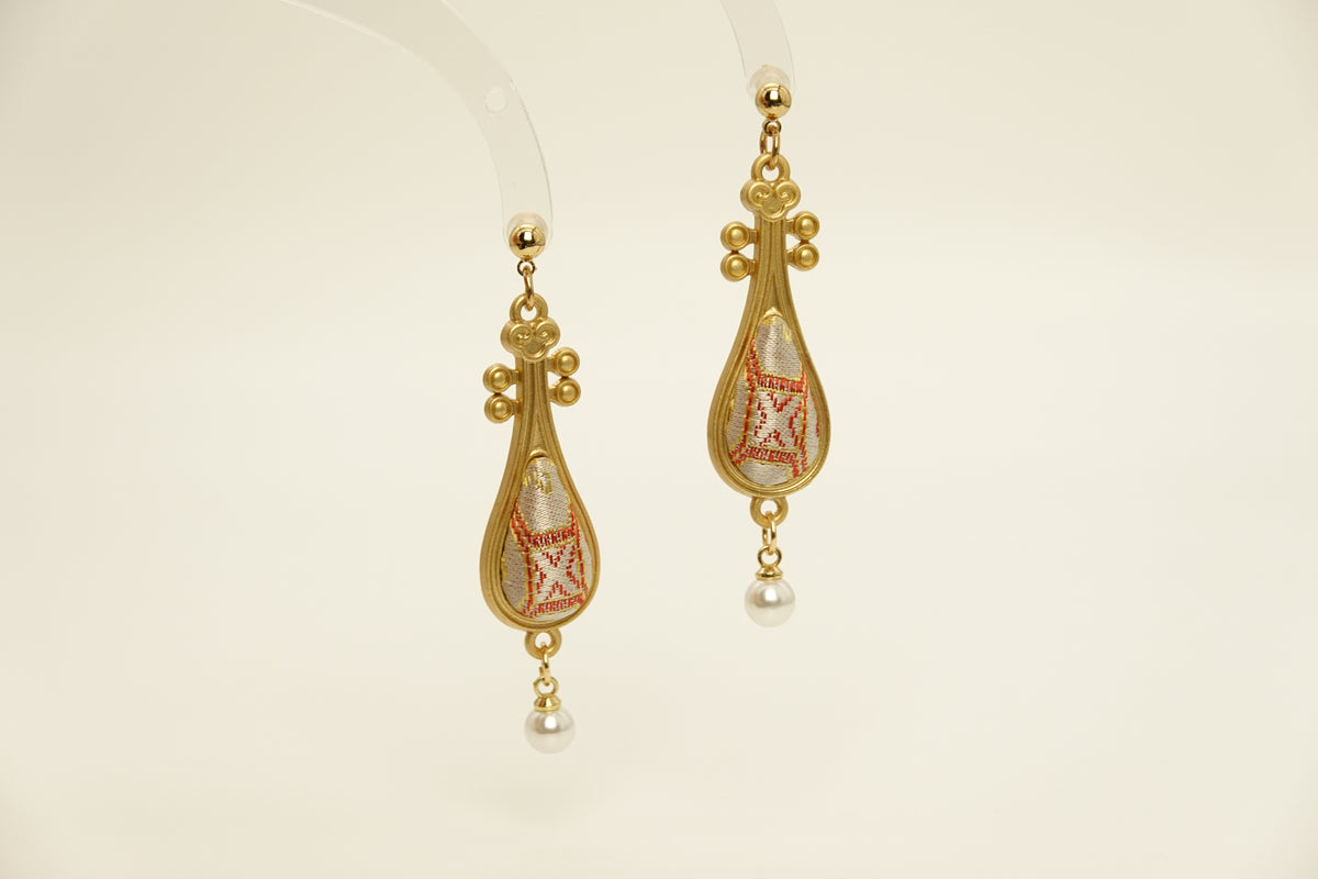 Long Pipa-Shaped Earrings