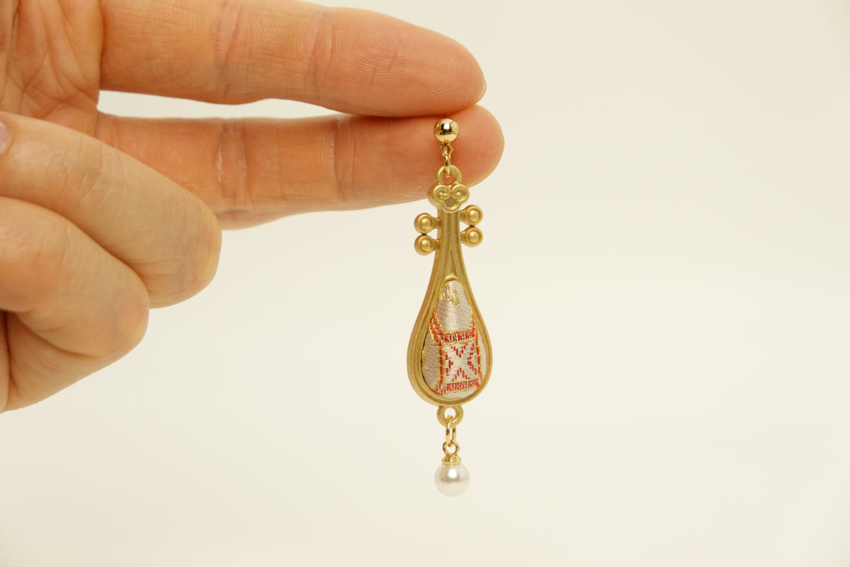 Long Pipa-Shaped Earrings