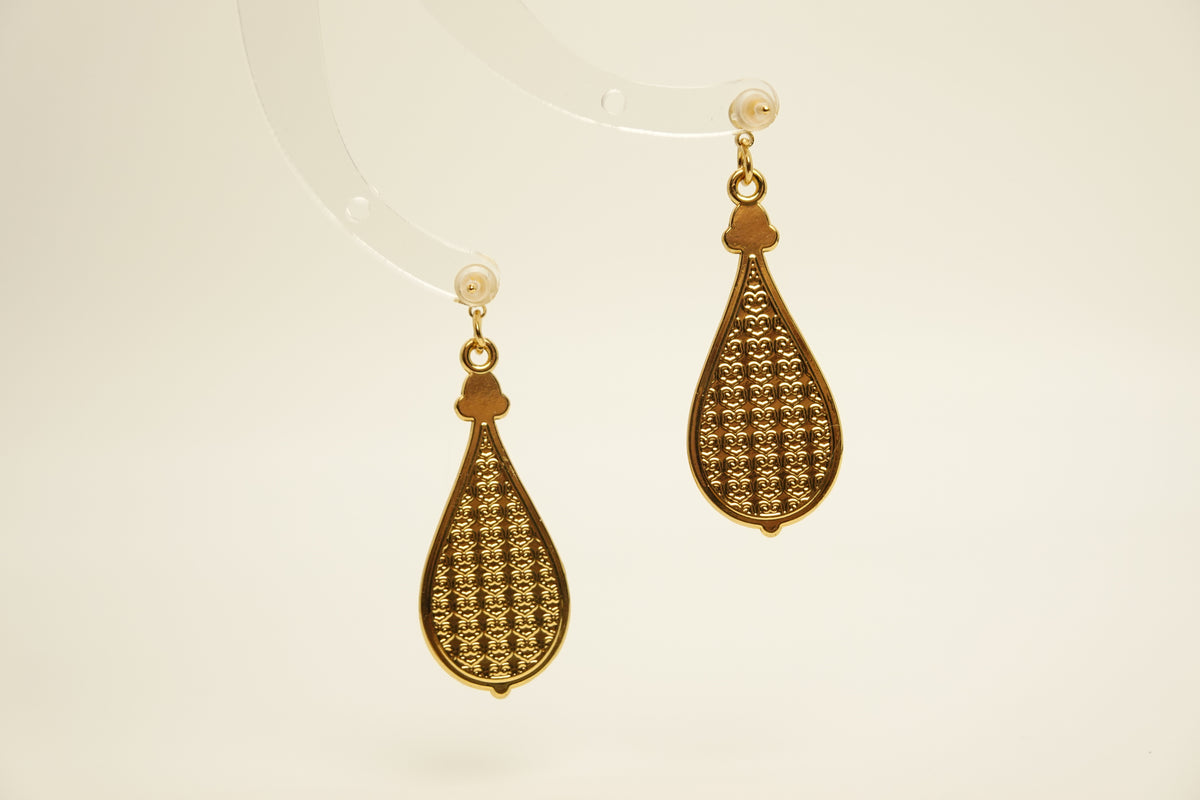Pipa-Shaped Earrings