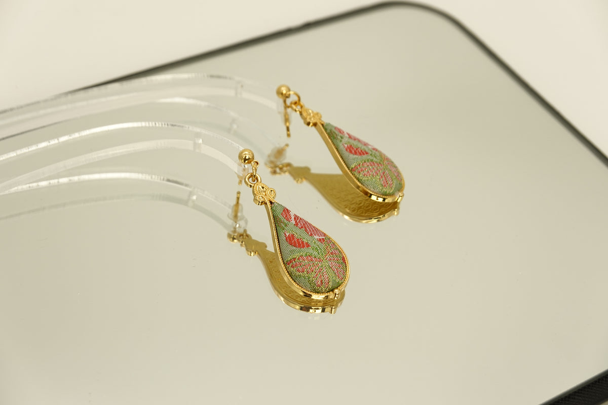 Pipa-Shaped Earrings