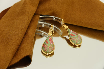 Pipa-Shaped Earrings